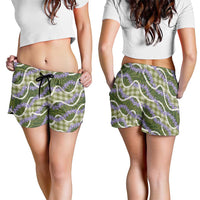Green Hawaii Palaka Honohono Pikake Shorts for Women Hawaiian Orchid Lei Polynesian Pattern LT14 - Polynesian Pride