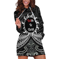 Personalised Toitu Te Tiriti Aotearoa Silver Fern Hoodie Dress New Zealand Maori Pattern LT01 Black - Polynesian Pride