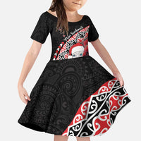 New Zealand Christmas Meri Kirihimete Family Matching Puletasi and Hawaiian Shirt Santa Hei Tiki Pohutukawa LT01 Daughter's Dress Black - Polynesian Pride