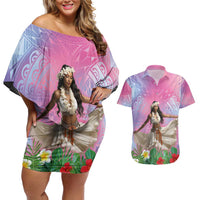 Woman Polynesian Tattoos Couples Matching Off Shoulder Short Dress and Hawaiian Shirt Tropical Flower - Sweets Vibrant Color LT03 Vibrant Gradient - Polynesian Pride