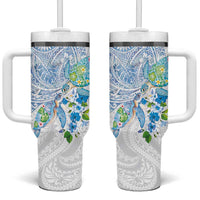 Hawaiian Couple Turtles Honi Tumbler With Handle Polynesian Art Motifs and Hibiscus White Blue Color LT03 One Size: 40 oz White - Polynesian Pride