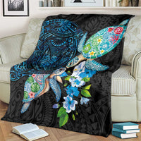 Hawaiian Couple Turtles Honi Blanket Polynesian Art Motifs and Hibiscus Black Blue Color LT03 - Polynesian Pride