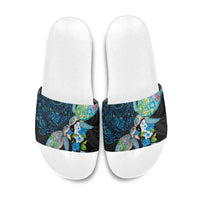 Hawaiian Couple Turtles Honi Slide Sandals Polynesian Art Motifs and Hibiscus Black Blue Color LT03 Black - Polynesian Pride