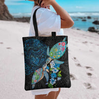 Hawaiian Couple Turtles Honi Tote Bag Polynesian Art Motifs and Hibiscus Black Blue Color LT03 - Polynesian Pride
