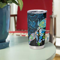 Hawaiian Couple Turtles Honi Tumbler Cup Polynesian Art Motifs and Hibiscus Black Blue Color LT03 - Polynesian Pride