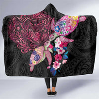 Hawaiian Couple Turtles Honi Hooded Blanket Polynesian Art Motifs and Hibiscus Black Red Color LT03 One Size Black - Polynesian Pride