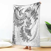 New Zealand Sea Animals with Maori Tribal Tattoo Blanket Shark Manta Ray with Silver Fern White LT03 - Polynesian Pride
