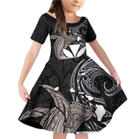 Hawaiian Whale and Kanaka Maoli Symbol Family Matching Off Shoulder Short Dress and Hawaiian Shirt Hibiscus with Hawaii Map and Polynesian Tattoo Grayscale Color LT03 Daughter's Dress Black - Polynesian Pride