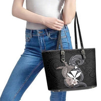 Hawaiian Whale and Kanaka Maoli Symbol Leather Tote Bag Hibiscus with Hawaii Map and Polynesian Tattoo Grayscale Color LT03 - Polynesian Pride