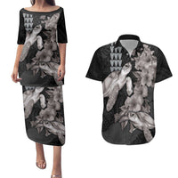Hawaiian Turtle Love Couple Couples Matching Puletasi and Hawaiian Shirt - Sweet Hibiscus and Kakau Pattern Grayscale Color LT03 Black - Polynesian Pride