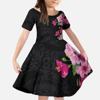 Hawaiian Hibiscus and Art Polynesian Tattoo Family Matching Puletasi and Hawaiian Shirt Black Color LT03 Daughter's Dress Black - Polynesian Pride