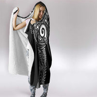 New Zealand Maori Koru Art Traditional Tattoo Hooded Blanket Simple Style LT03 - Polynesian Pride