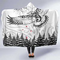 New Zealand Kea Bird Hooded Blanket Maori Tattoo and Silver Fern White Color LT03 One Size White - Polynesian Pride