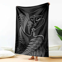 New Zealand Valentine's Day Blanket Silver Fern and Line Art Love Couple LT03 - Polynesian Pride