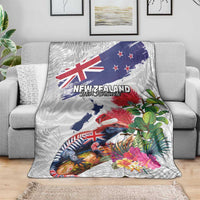 New Zealand Christmas Blanket Meri Kirihimete-Tuatara and Pohutukawa White Color LT03 - Polynesian Pride