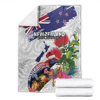 New Zealand Christmas Blanket Meri Kirihimete-Tuatara and Pohutukawa White Color LT03 - Polynesian Pride