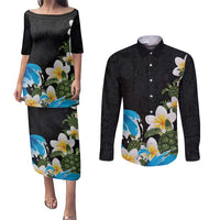Hawaiian Plumeria and Turtle Couples Matching Puletasi and Long Sleeve Button Shirt with Polynesian Tribal Art Pattern Vintage Vibes LT03 Black - Polynesian Pride