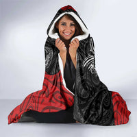 Maori King Movement Hooded Blanket Ko Te Mana Motuhake Emblem with Moko and Polynesian Art Tattoo LT03 - Polynesian Pride