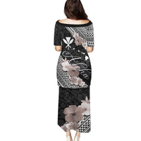 Aloha Hawaii Hibiscus and Plumeria Flowers Puletasi Kanaka Maoli Tattoo Polynesian Pattern Gray Color LT03 - Polynesian Pride