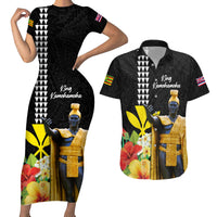 Hawaii King Kamehameha Day Couples Matching Short Sleeve Bodycon Dress and Hawaiian Shirt Kanaka Maoli Hibiscus Flower and Kakau Pattern LT03 Black - Polynesian Pride