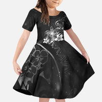 Hawaii Honu Family Matching Off Shoulder Maxi Dress and Hawaiian Shirt Polynesian Curves Plumeria Grayscale LT05 Daughter's Dress Black - Polynesian Pride