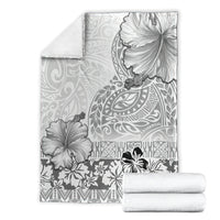 Hawaii Hibiscus With White Polynesian Pattern Blanket