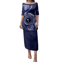 Personalised FSM Chuuk Family Matching Puletasi and Hawaiian Shirt Ocean Floral Pattern LT05 Mom's Dress Navy - Polynesian Pride