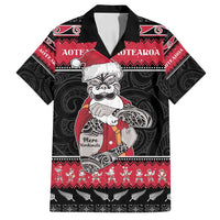 New Zealand Santa Tiki Christmas Family Matching Off Shoulder Maxi Dress and Hawaiian Shirt Meri Kirihimete LT05 Dad's Shirt - Short Sleeve Black - Polynesian Pride