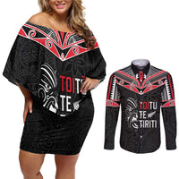 Aotearoa Toitu Te Tiriti Couples Matching Off Shoulder Short Dress and Long Sleeve Button Shirt New Zealand Honour The Treaty LT05 Black - Polynesian Pride