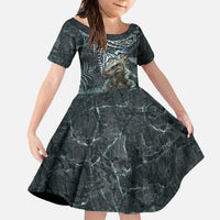 Hawaii Mo'o Lizard God Family Matching Off The Shoulder Long Sleeve Dress and Hawaiian Shirt Polynesian Style LT05 Daughter's Dress Green - Polynesian Pride