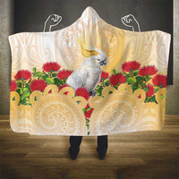 New Zealand Aotearoa Cockatoo Hooded Blanket Maori Pattern With Pohutukawa Flowers LT05 - Polynesian Pride