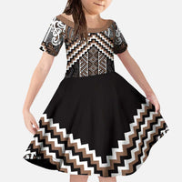Maori Tukutuku Taniko Motifs Family Matching Off The Shoulder Long Sleeve Dress and Hawaiian Shirt Brown Poutama Mix Kowhaiwhai LT7 Daughter's Dress Brown - Polynesian Pride