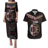 Aotearoa and Samoa Together For Te Tiriti Couples Matching Puletasi and Hawaiian Shirt Kowhaiwhai Mix Siapo LT7 Black - Polynesian Pride