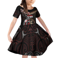 Aotearoa and Samoa Together For Te Tiriti Family Matching Off Shoulder Short Dress and Hawaiian Shirt Kowhaiwhai Mix Siapo LT7 Daughter's Dress Black - Polynesian Pride