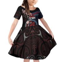 Aotearoa and Samoa Together For Te Tiriti Family Matching Off Shoulder Short Dress and Hawaiian Shirt Kowhaiwhai Mix Siapo - Flag Color LT7 Daughter's Dress Black - Polynesian Pride