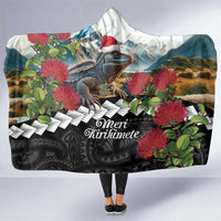 Meri Kirihimete Tuatara Hooded Blanket New Zealand Fern with Puhutukawa Flowers LT9 One Size Green - Polynesian Pride
