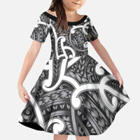 Aotearoa Maori Kowhaiwhai Kid Short Sleeve Dress Kiwikiwi Puhoro and Patiki LT9 KID Grey - Polynesian Pride