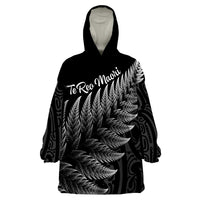 New Zealand Te Reo Mori Wearable Blanket Hoodie Simple Black Fern LT9 One Size Black - Polynesian Pride