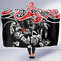 Aotearoa Toitu Te Tiriti Hooded Blanket New Zealand Stand Together Stand Stronger LT9 One Size Black - Polynesian Pride