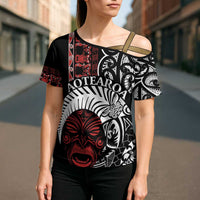 Honour The Treaty New Zealand Personalised Cross Shoulder Shirt Toitu Te Tiriti Indigenous Maori Face LT9 - Polynesian Pride