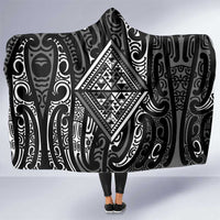 New Zealand Maori Taniko Hooded Blanket Black Kowhaiwhai Puhoro LT9 One Size Black - Polynesian Pride