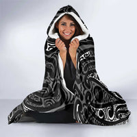 New Zealand Maori Taniko Hooded Blanket Black Kowhaiwhai Puhoro LT9 - Polynesian Pride