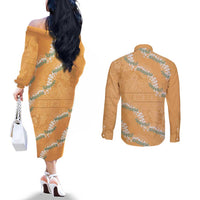 Aloha Pakalana and Puakenikeni Lei Couples Matching Off The Shoulder Long Sleeve Dress and Long Sleeve Button Shirt Gold Hawaiian Pattern LT9 - Polynesian Pride