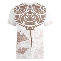 New Zealand Manta Ray Tattoo Women V-Neck T-Shirt Aotearoa Maori Haehae Beige LT14 - Polynesian Pride