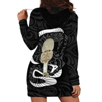 Black New Zealand Eel Hoodie Dress Aotearoa Maori Tuna With Kotiate Weapon LT14 - Polynesian Pride