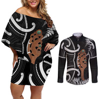 New Zealand Maripi Couples Matching Off Shoulder Short Dress and Long Sleeve Button Shirt Silver Fern Mix Aotearoa Maori Pattern LT14 Black - Polynesian Pride