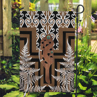 New Zealand Garden Flag Maori Maripi Knife With Poutama Art LT14 Garden Flag Brown - Polynesian Pride