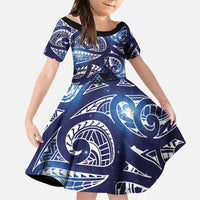 Matariki New Zealand Family Matching Short Sleeve Bodycon Dress and Hawaiian Shirt NZ Niho Taniwha Maori New Year Blue Galaxy LT14 Daughter's Dress Blue - Polynesian Pride