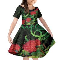 New Zealand Gecko Family Matching Summer Maxi Dress and Hawaiian Shirt Aotearoa Maori With Pohutukawa Flowers LT14 Daughter's Dress Black - Polynesian Pride