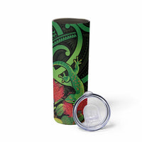 New Zealand Gecko Skinny Tumbler Aotearoa Maori With Pohutukawa Flowers LT14 - Polynesian Pride